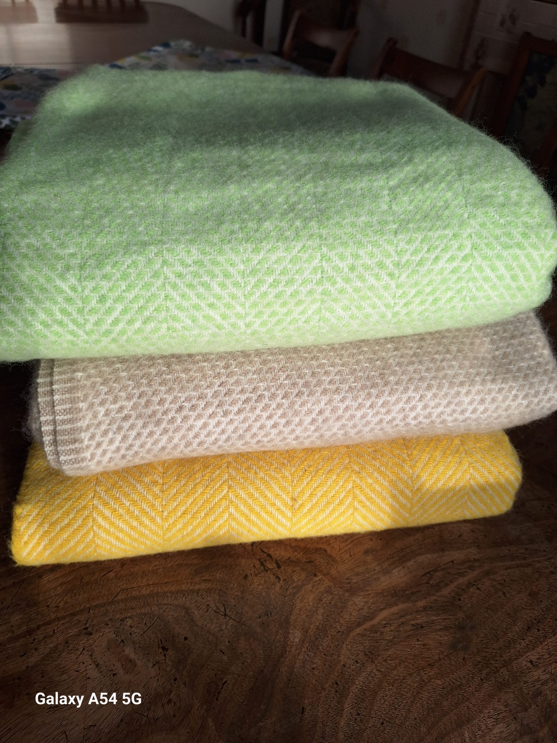 Beautifully made 100% Wool Blanket or Throw - King Size in Yellow - Image 2